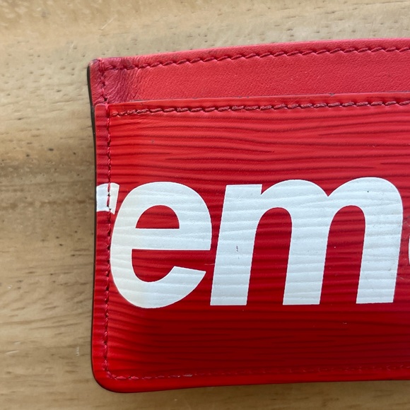 LOUIS VUITTON X SUPREME EPI LEATHER CARDHOLDER - Picture 5 of 8